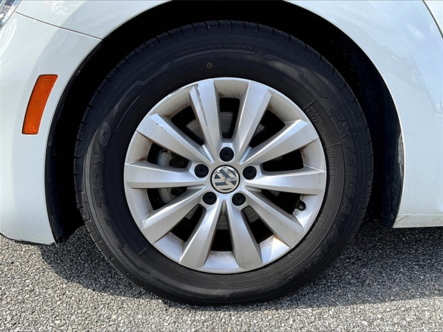 2019 Volkswagen Beetle 2.0T S - Photo 7