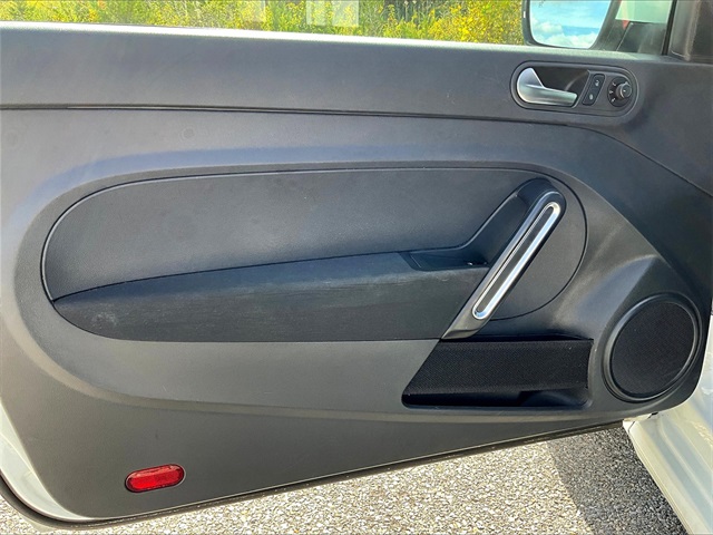 2019 Volkswagen Beetle 2.0T S - Photo 9