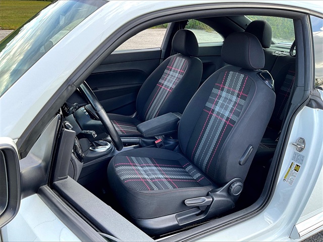2019 Volkswagen Beetle 2.0T S - Photo 10