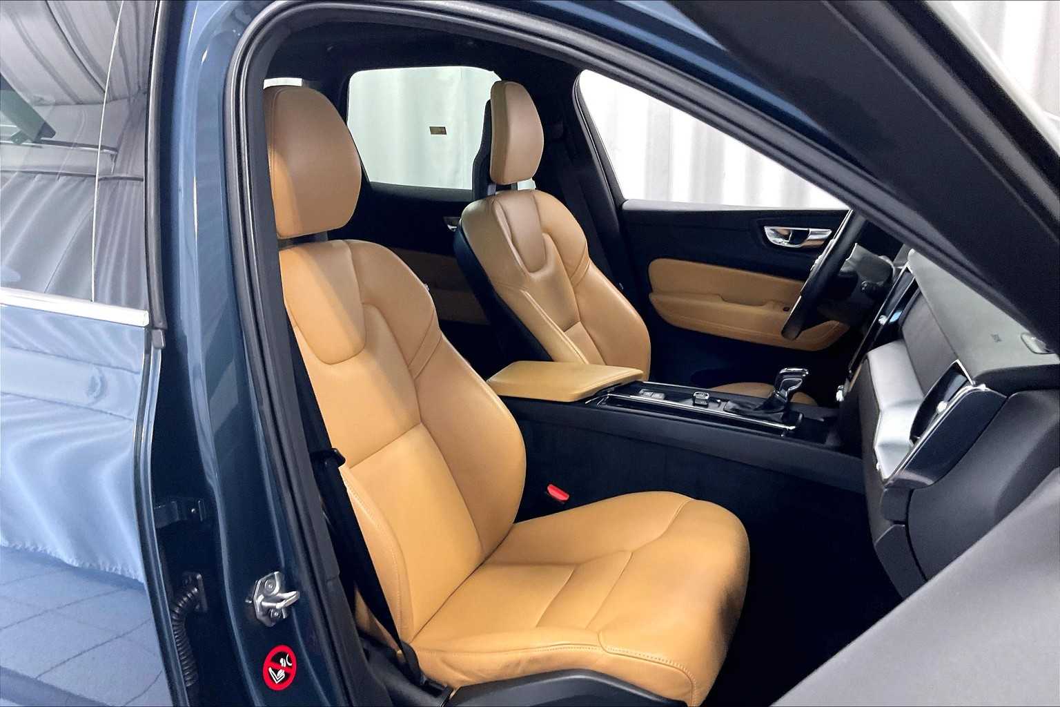 2018 Volvo XC60 Momentum - Photo 11