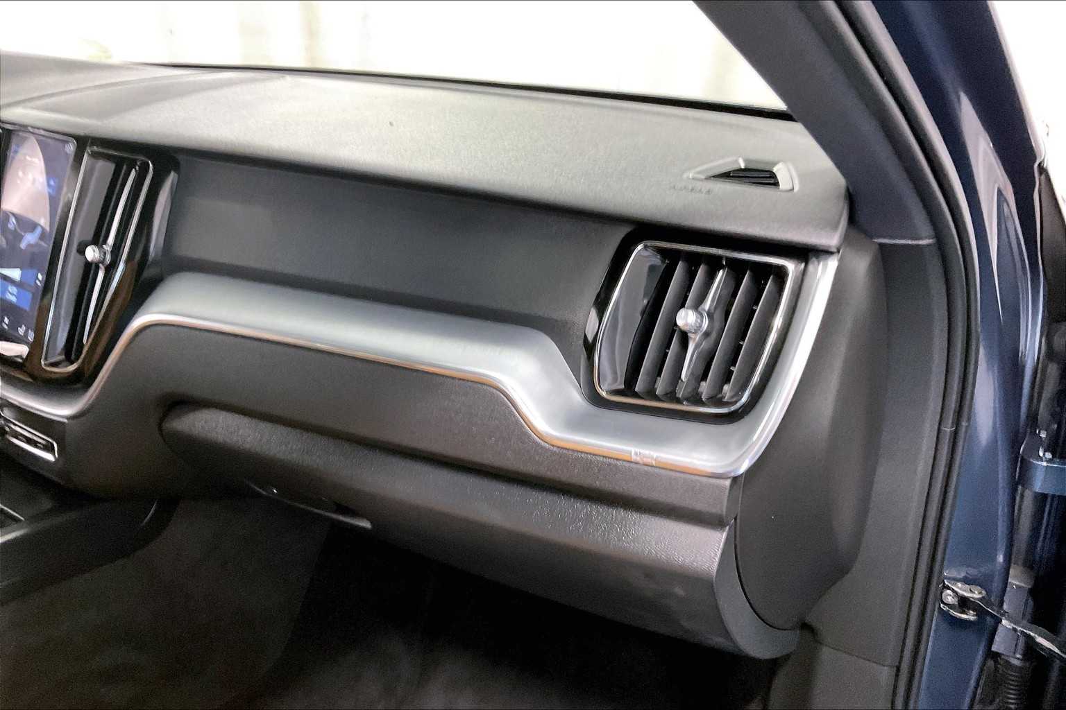 2018 Volvo XC60 Momentum - Photo 13