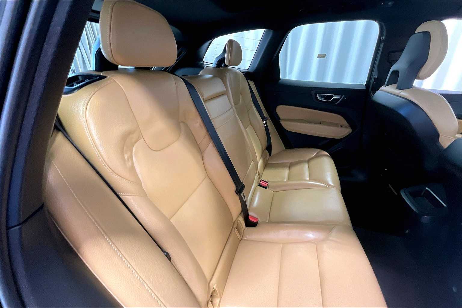 2018 Volvo XC60 Momentum - Photo 16