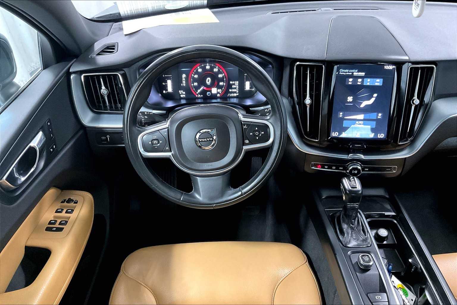2018 Volvo XC60 Momentum - Photo 17
