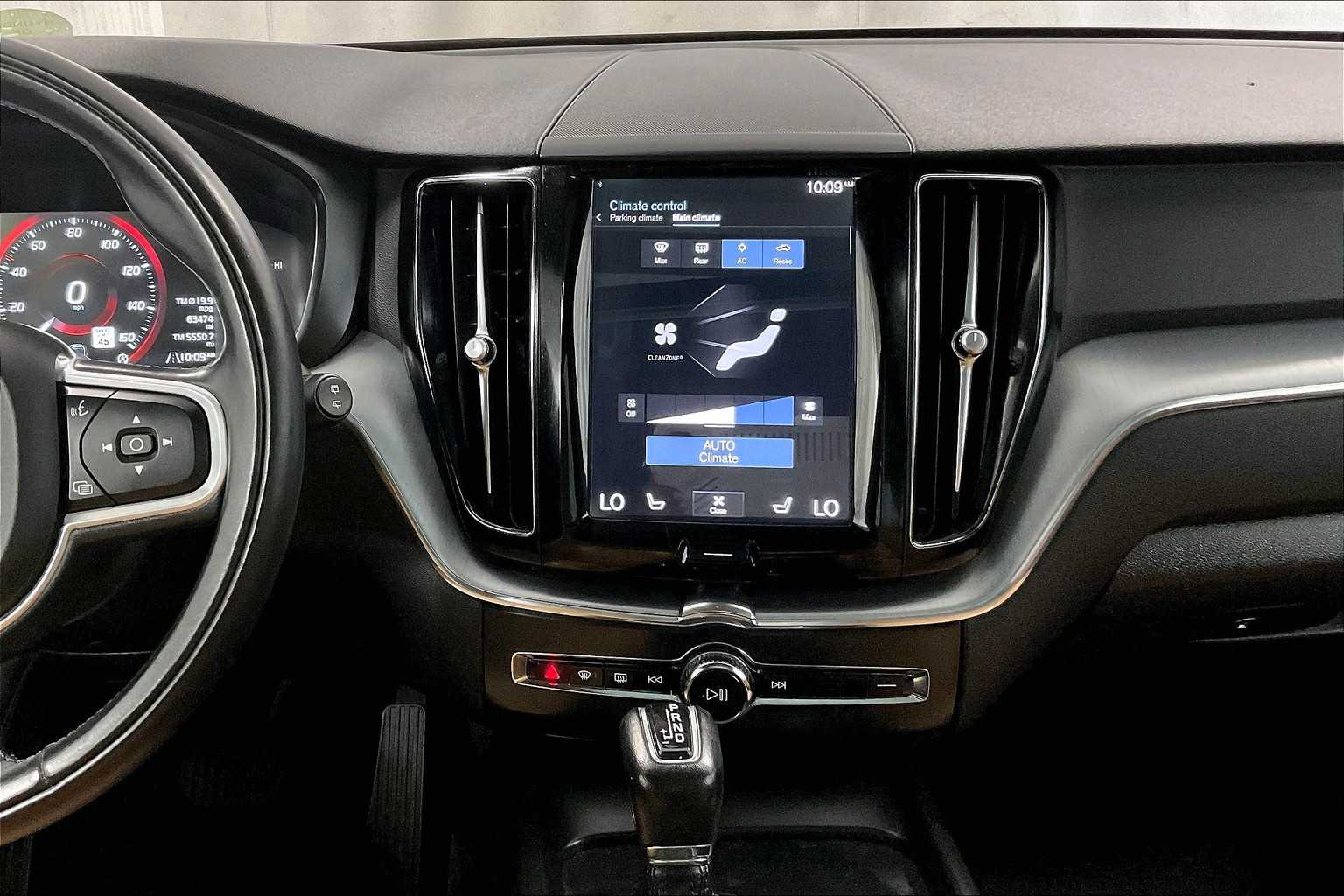 2018 Volvo XC60 Momentum - Photo 18