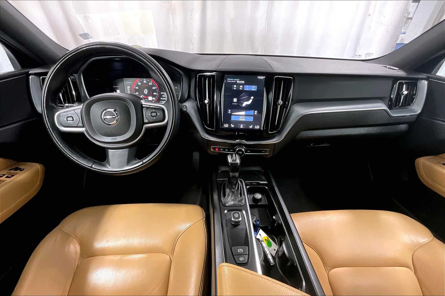2018 Volvo XC60 Momentum - Photo 21