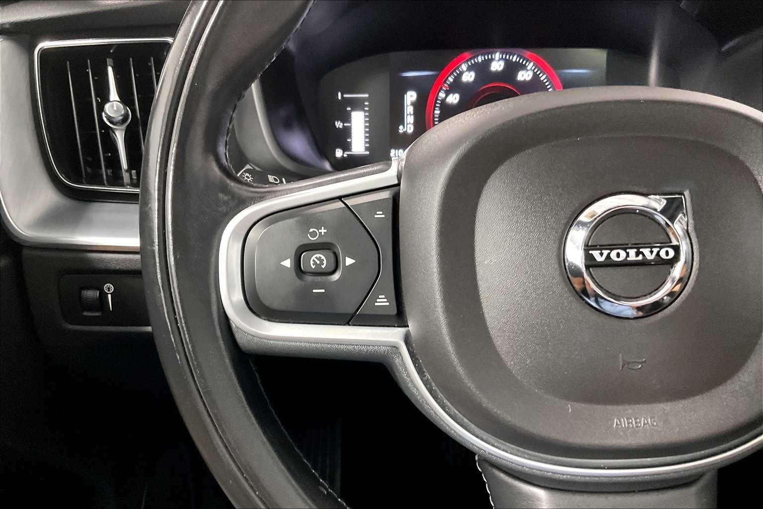 2018 Volvo XC60 Momentum - Photo 23