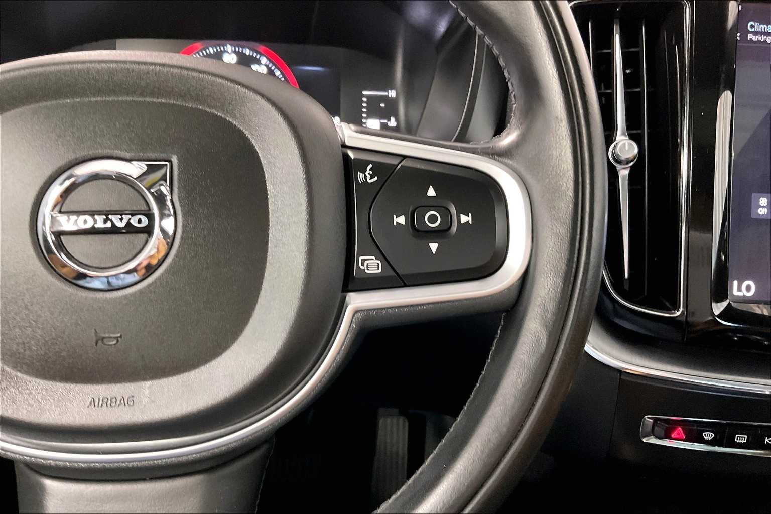 2018 Volvo XC60 Momentum - Photo 24
