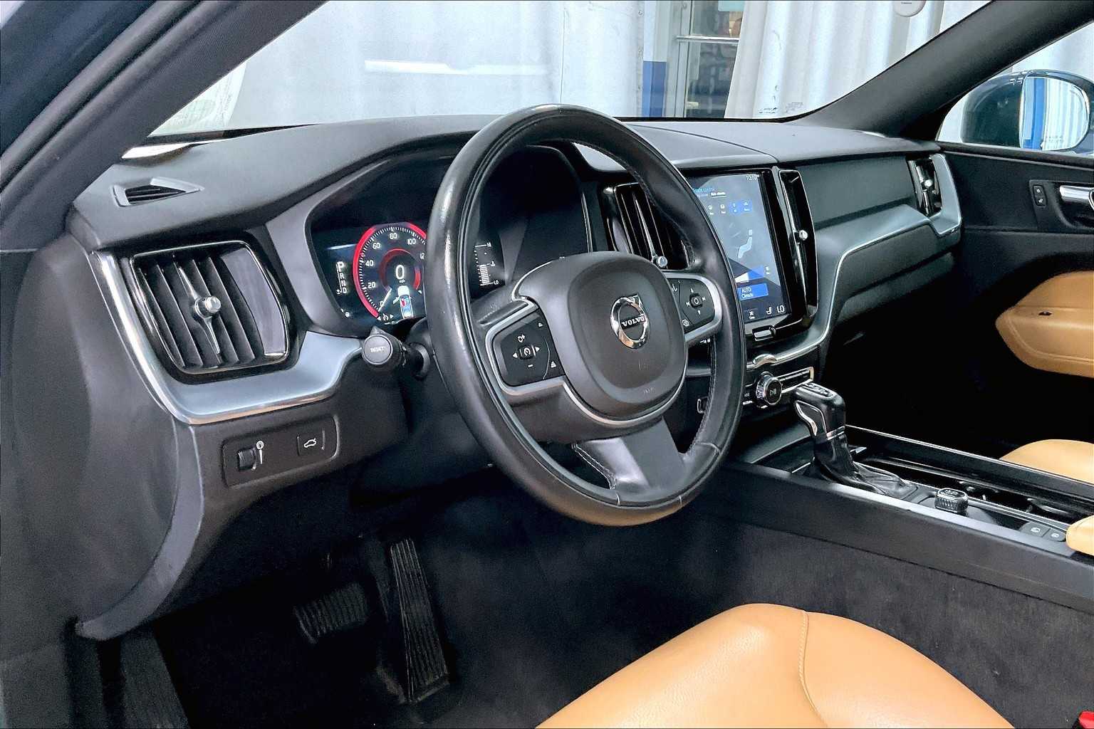 2018 Volvo XC60 Momentum - Photo 8