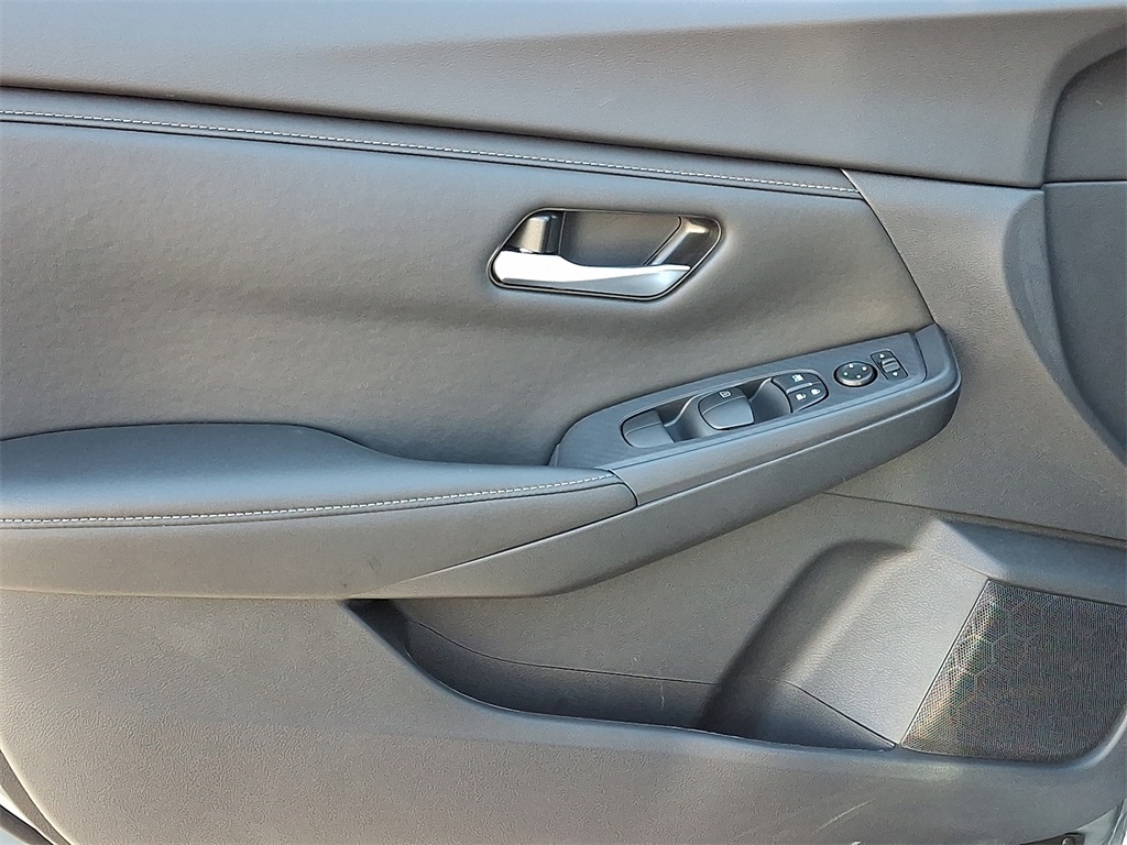 2025 Nissan Sentra SV - Photo 8