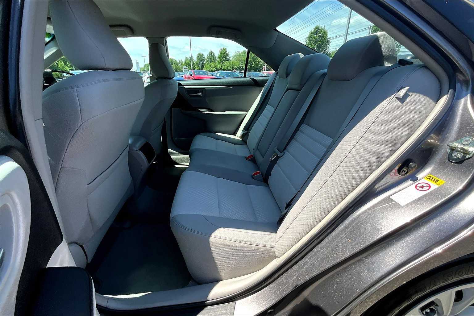 2016 Toyota Camry LE - Photo 15