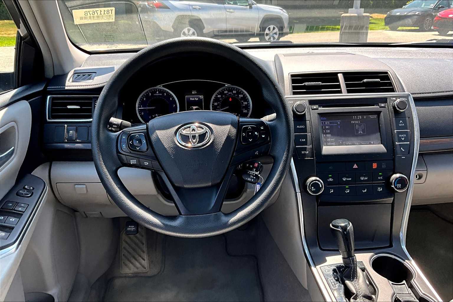 2016 Toyota Camry LE - Photo 17