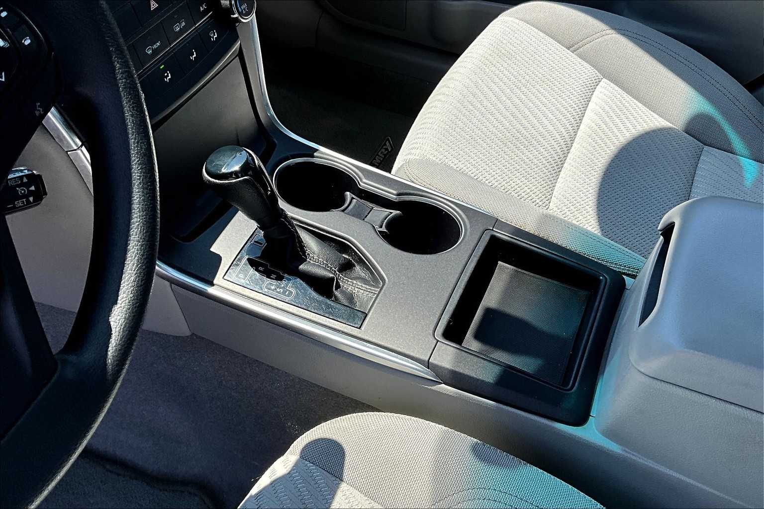 2016 Toyota Camry LE - Photo 20