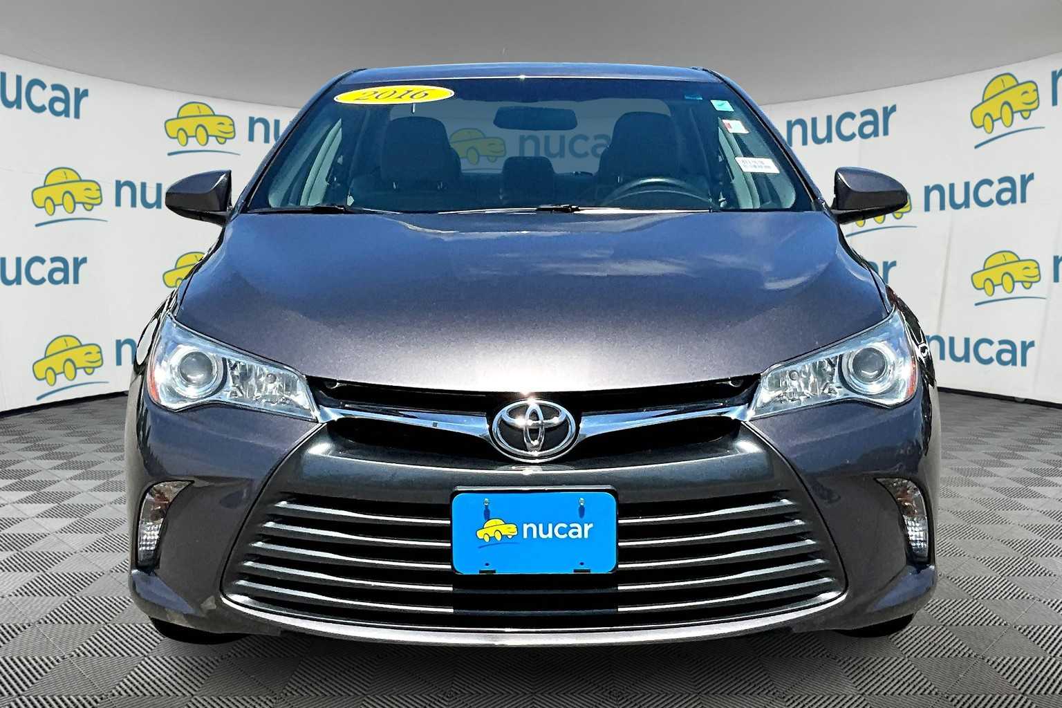 2016 Toyota Camry LE - Photo 2