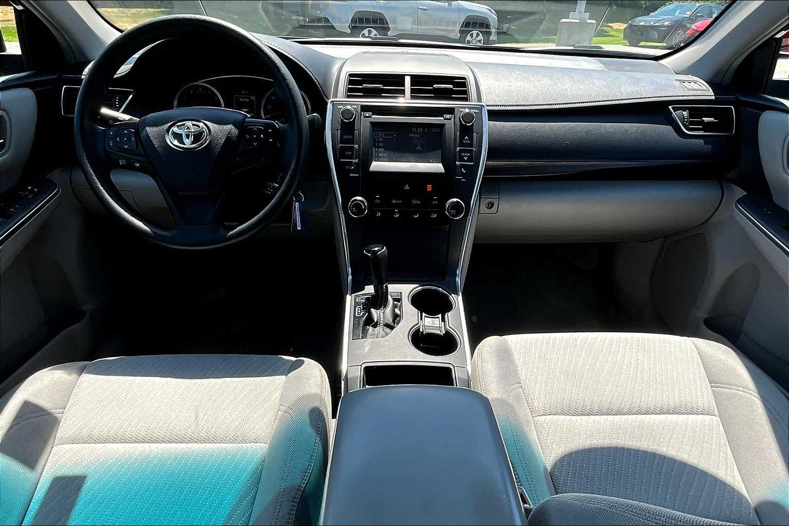 2016 Toyota Camry LE - Photo 21