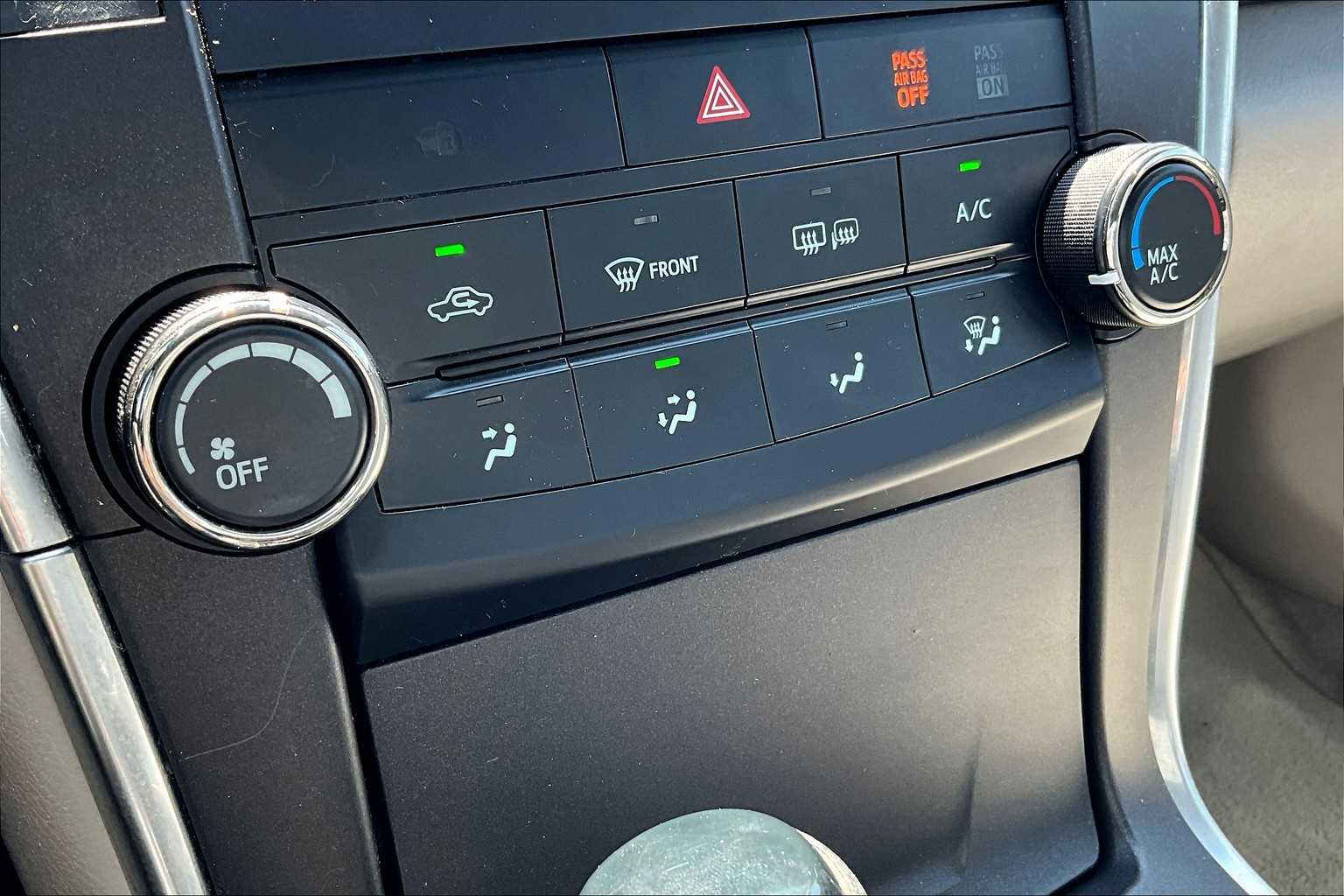 2016 Toyota Camry LE - Photo 26