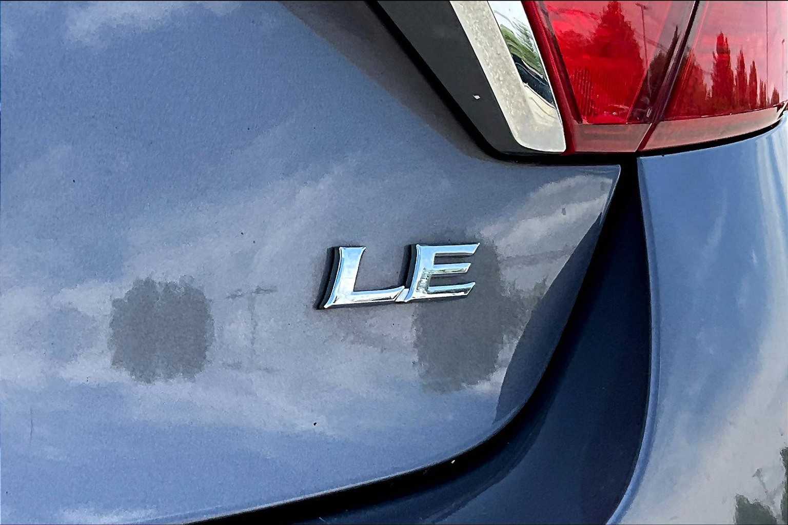 2016 Toyota Camry LE - Photo 28