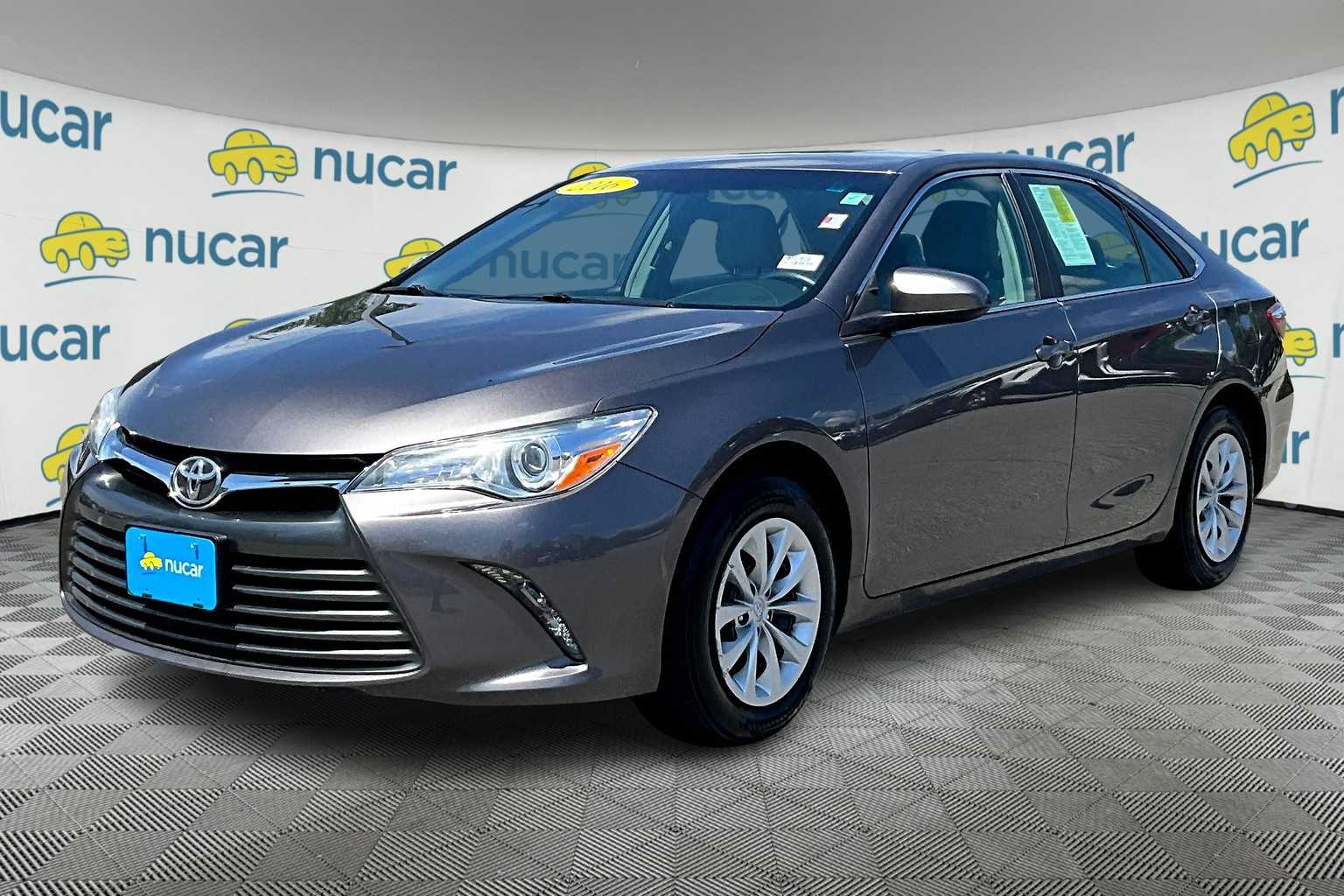 2016 Toyota Camry LE - Photo 3