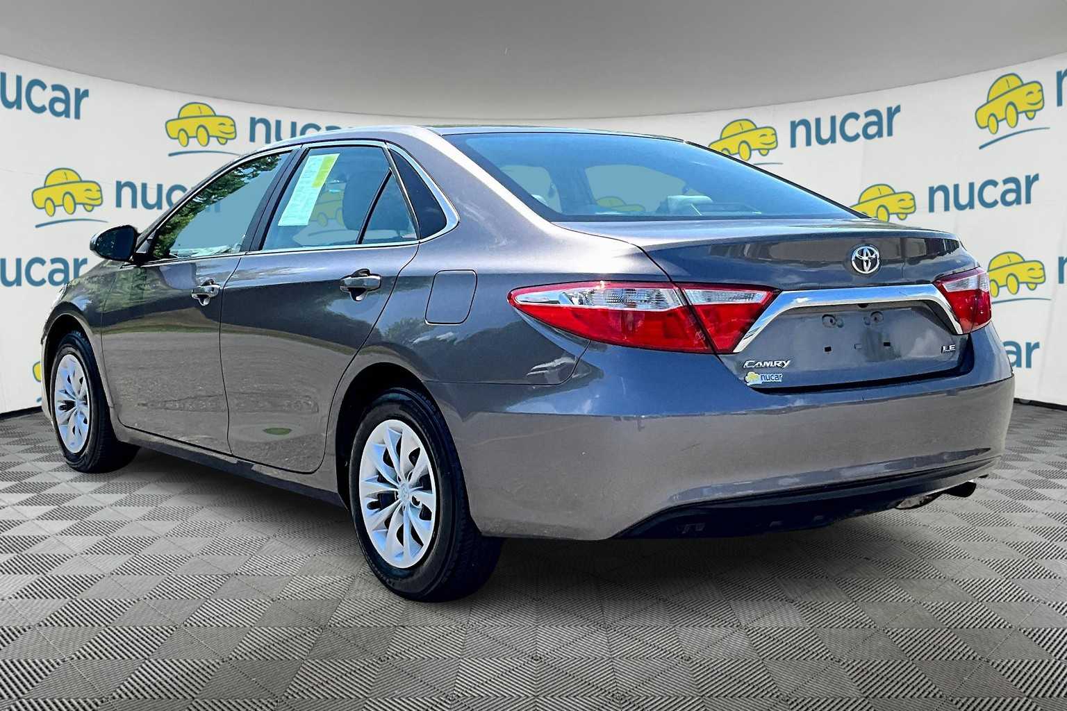 2016 Toyota Camry LE - Photo 4