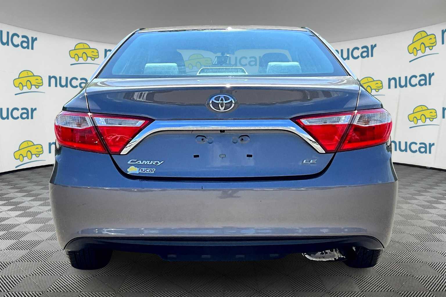 2016 Toyota Camry LE - Photo 5