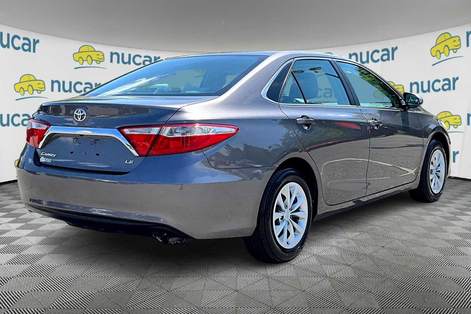 2016 Toyota Camry LE - Photo 6