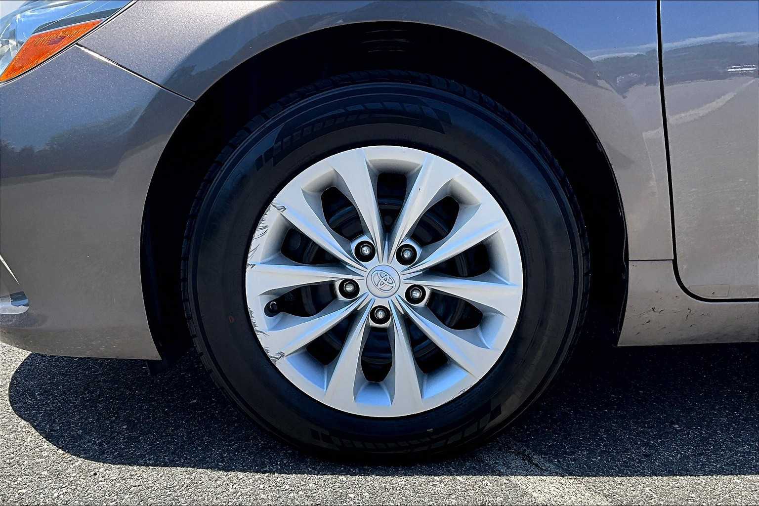 2016 Toyota Camry LE - Photo 7