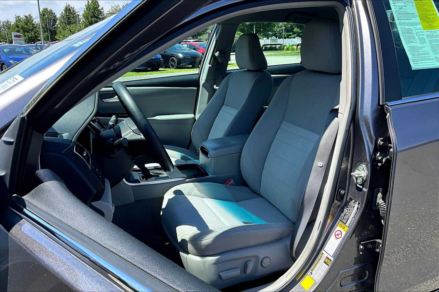 2016 Toyota Camry LE - Photo 10