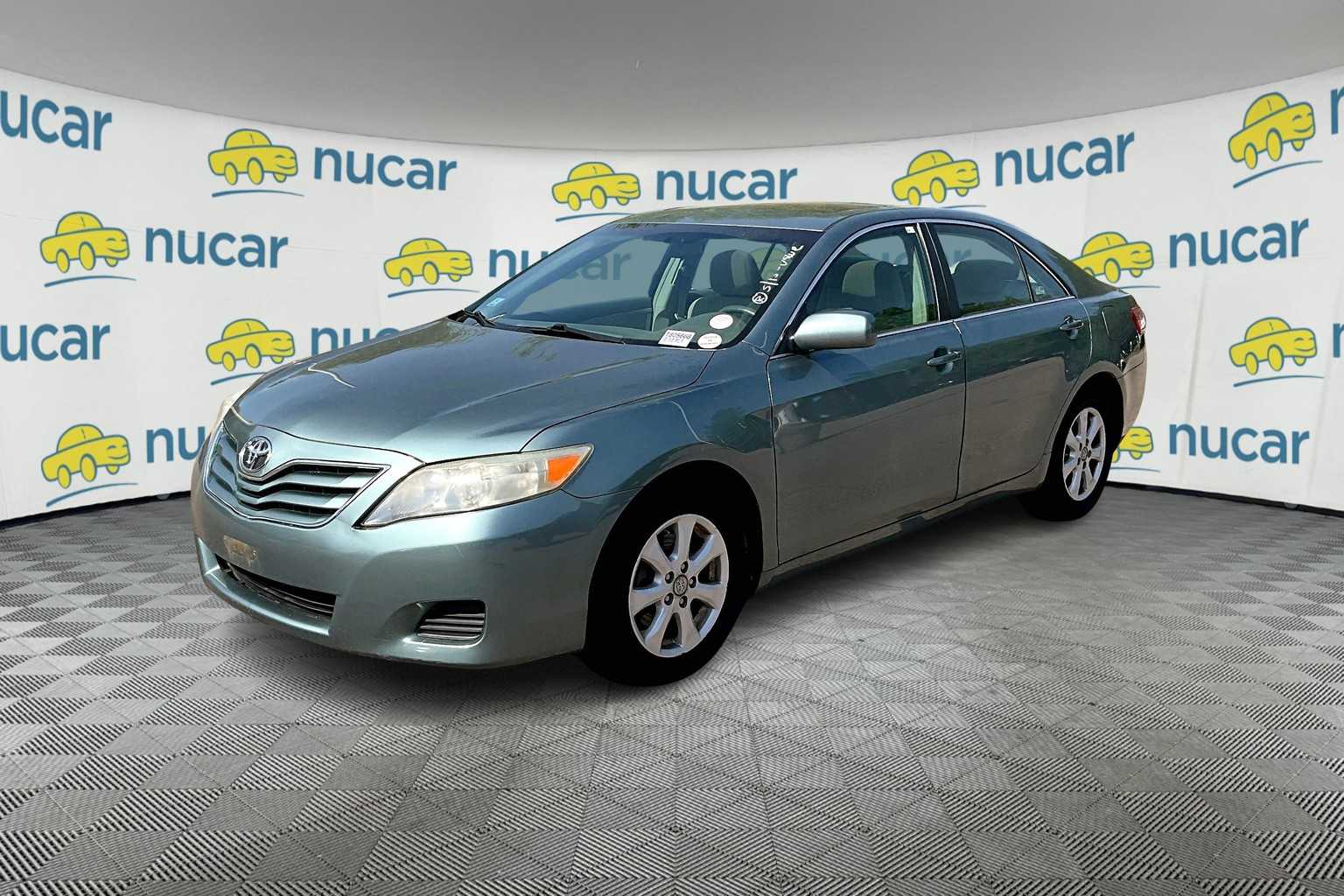 2011 Toyota Camry LE - Photo 2