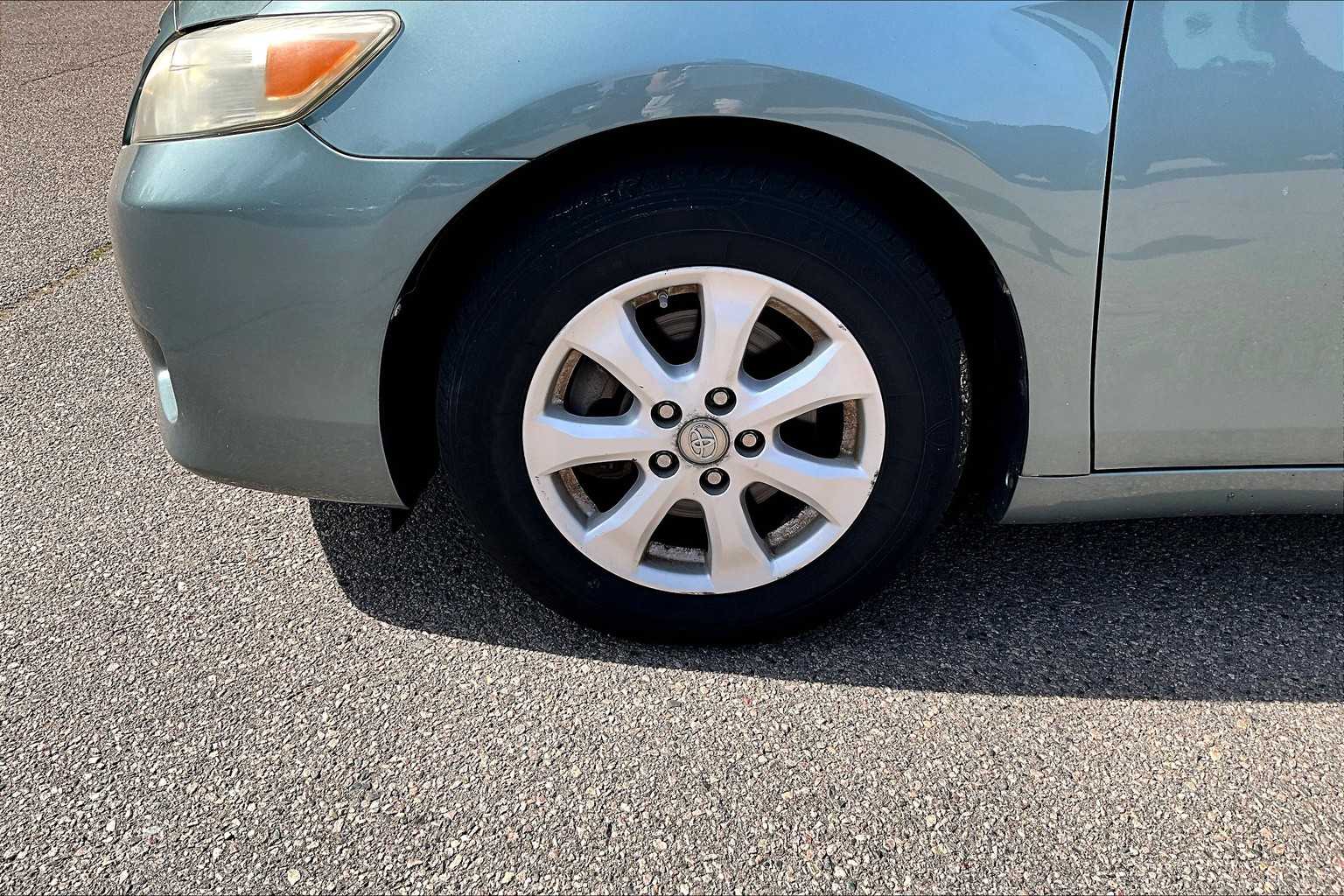 2011 Toyota Camry LE - Photo 4