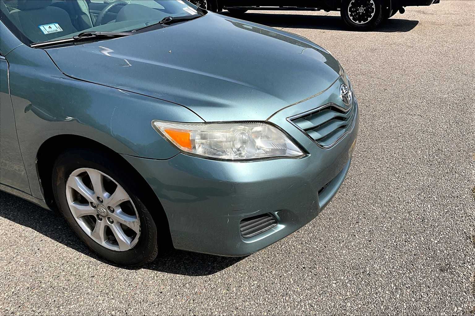 2011 Toyota Camry LE - Photo 5
