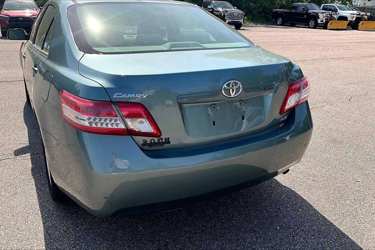 2011 Toyota Camry LE - Photo 7