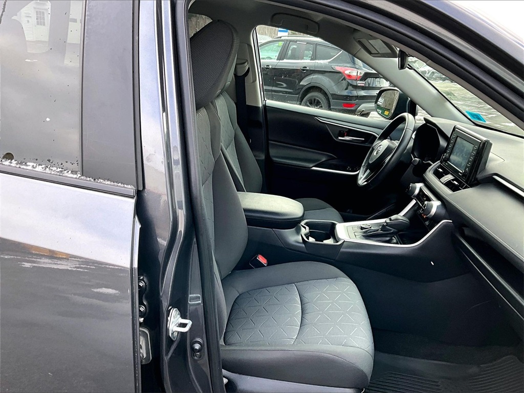 2020 Toyota RAV4 Hybrid XLE - Photo 11