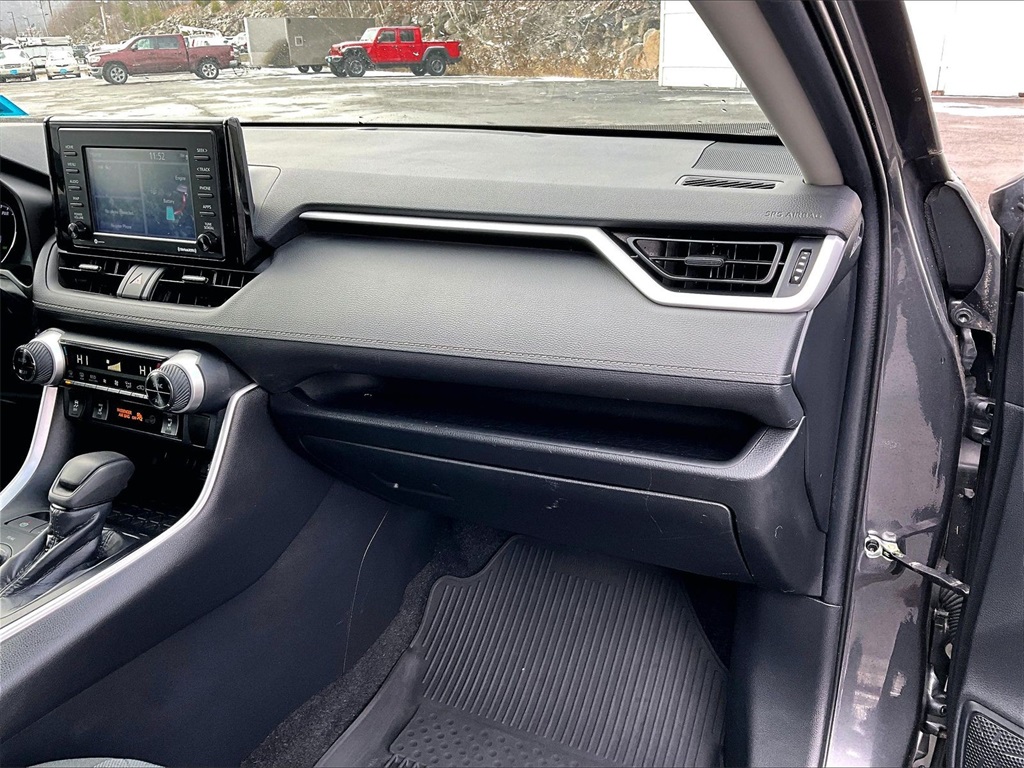 2020 Toyota RAV4 Hybrid XLE - Photo 13