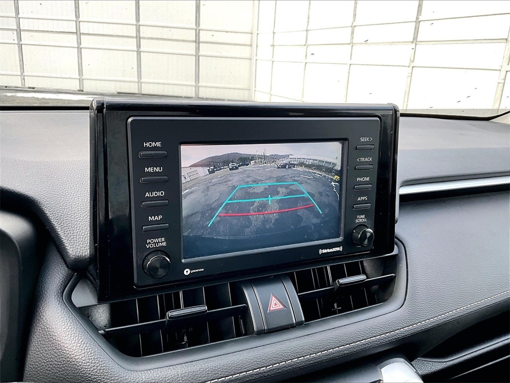 2020 Toyota RAV4 Hybrid XLE - Photo 19