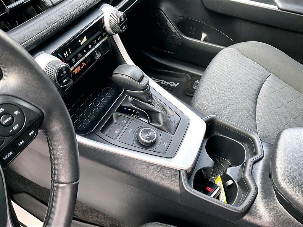 2020 Toyota RAV4 Hybrid XLE - Photo 20