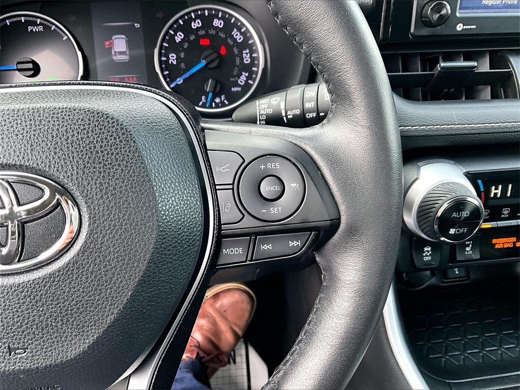 2020 Toyota RAV4 Hybrid XLE - Photo 23