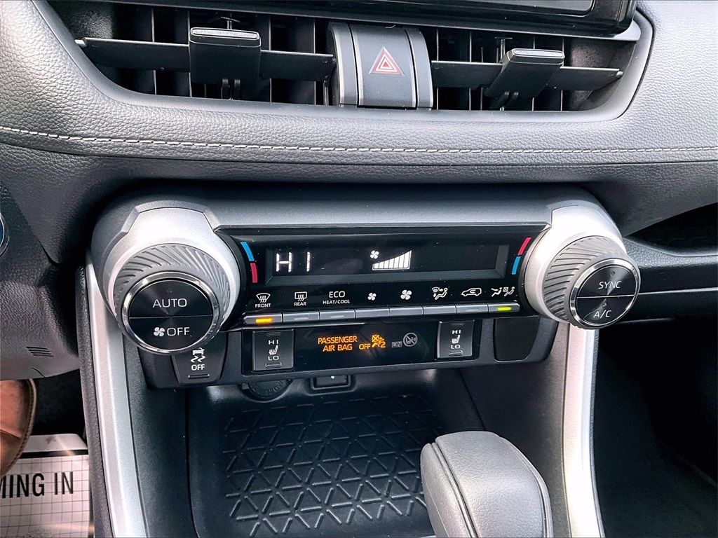 2020 Toyota RAV4 Hybrid XLE - Photo 25
