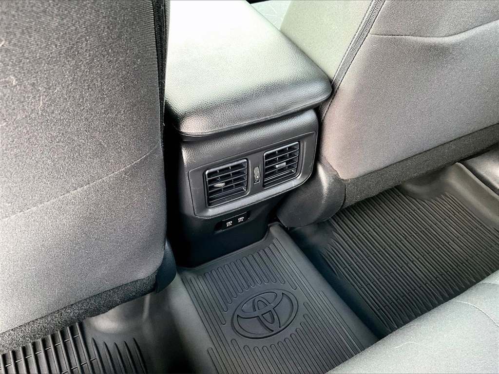 2020 Toyota RAV4 Hybrid XLE - Photo 27
