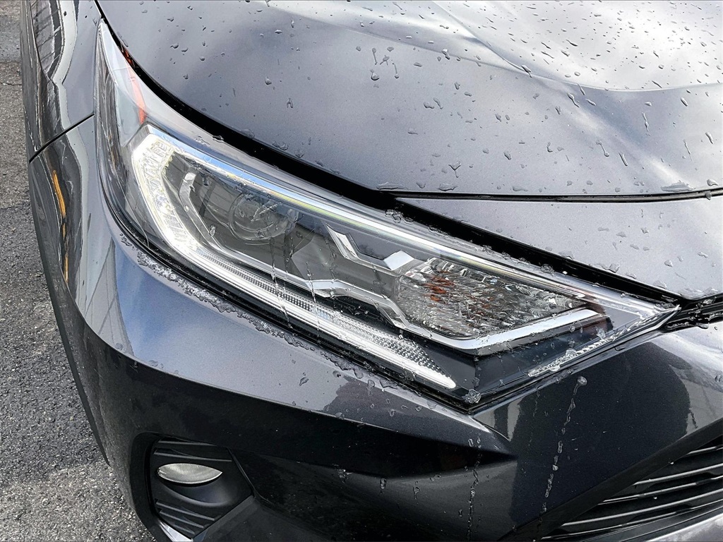 2020 Toyota RAV4 Hybrid XLE - Photo 31