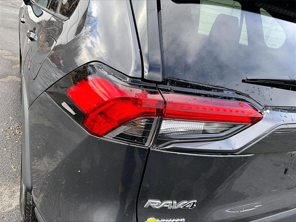 2020 Toyota RAV4 Hybrid XLE - Photo 32
