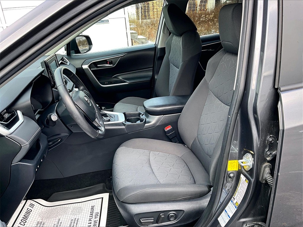 2020 Toyota RAV4 Hybrid XLE - Photo 10