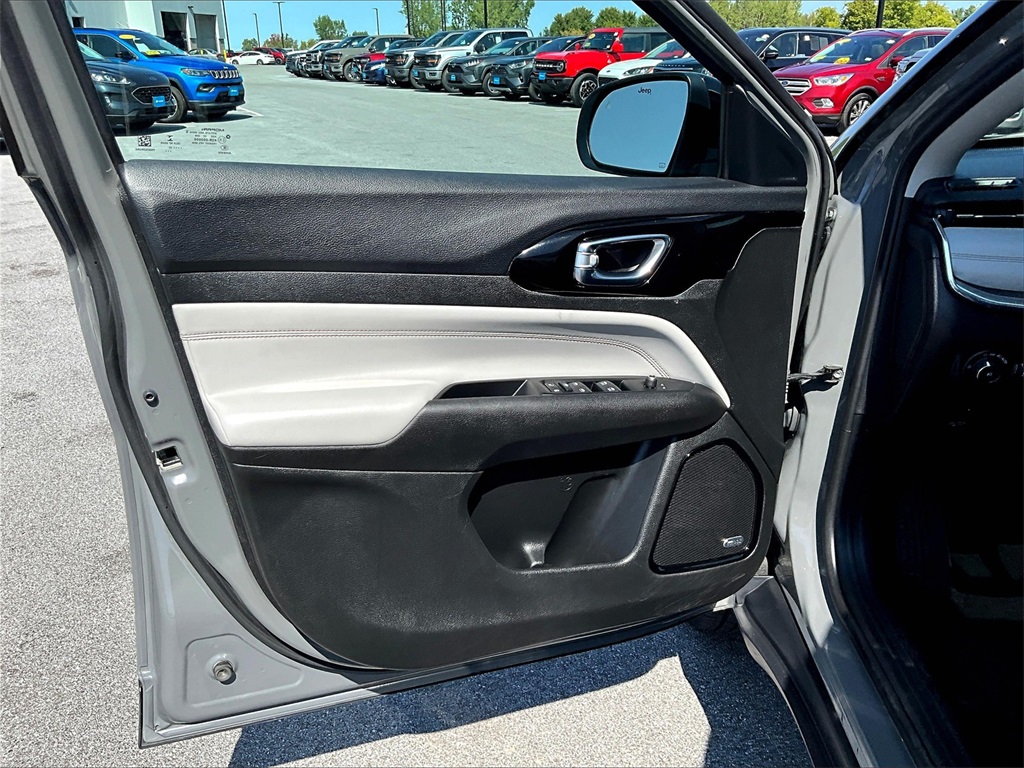 2022 Jeep Compass Limited - Photo 9