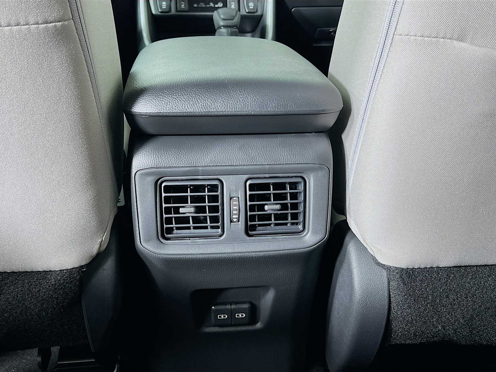 2025 Toyota RAV4 XLE - Photo 14
