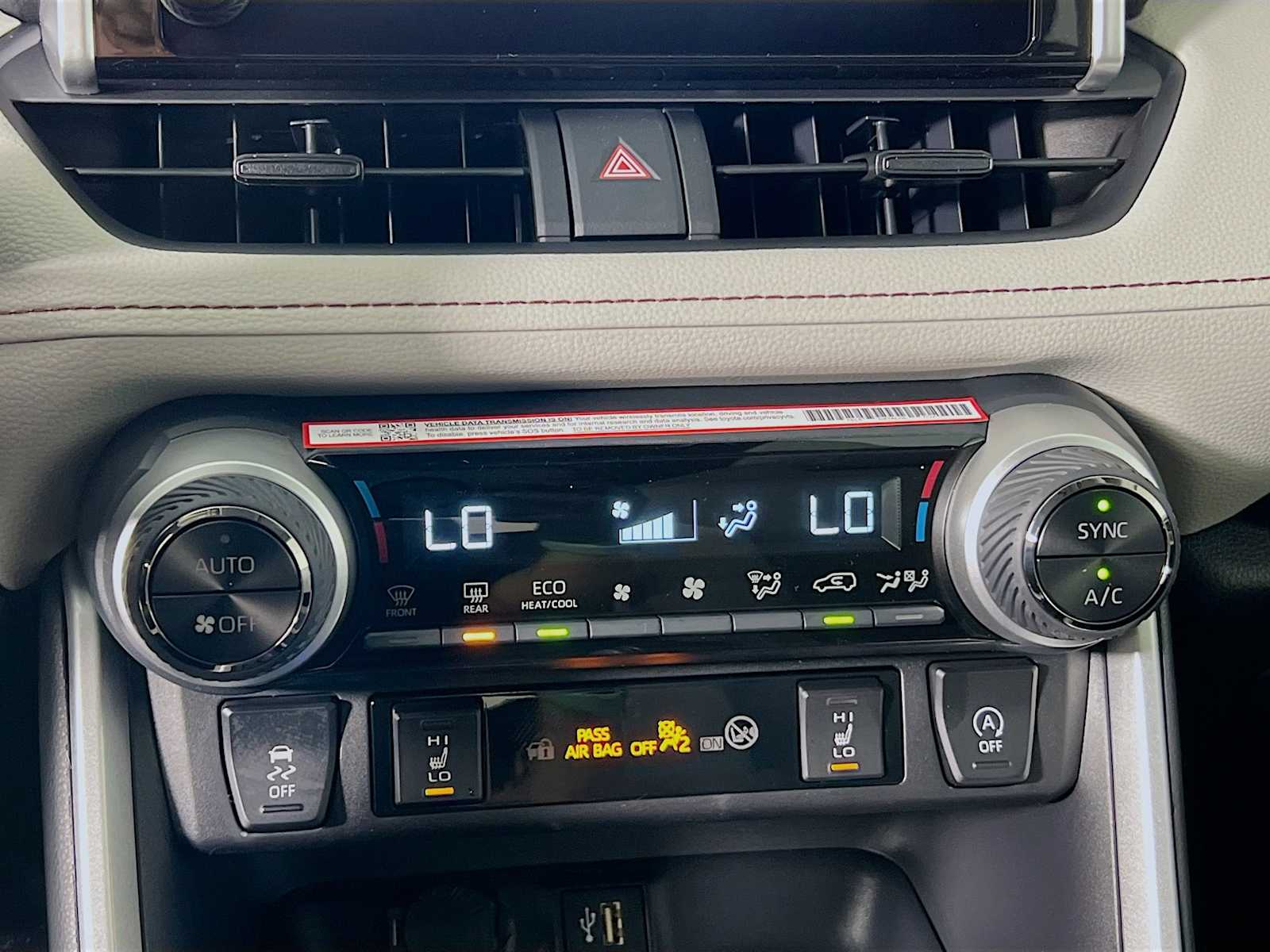 2025 Toyota RAV4 XLE - Photo 10
