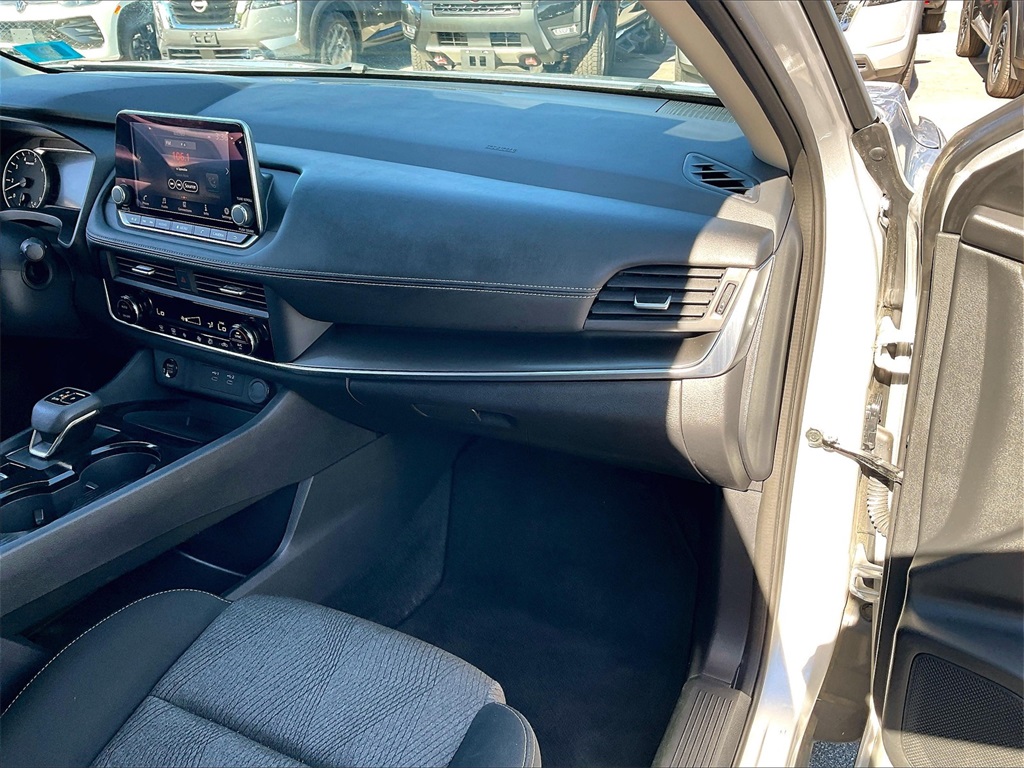 2024 Nissan Rogue SV - Photo 12