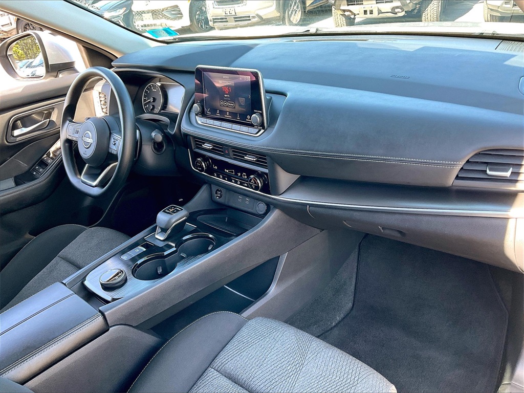 2024 Nissan Rogue SV - Photo 13