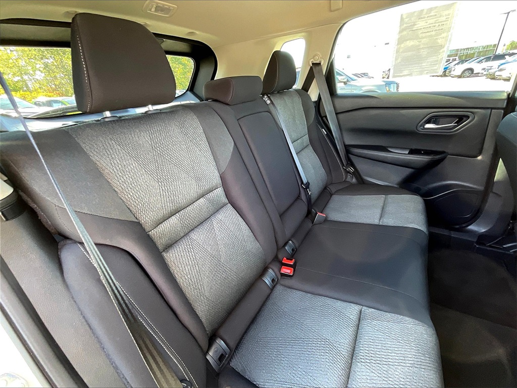 2024 Nissan Rogue SV - Photo 15