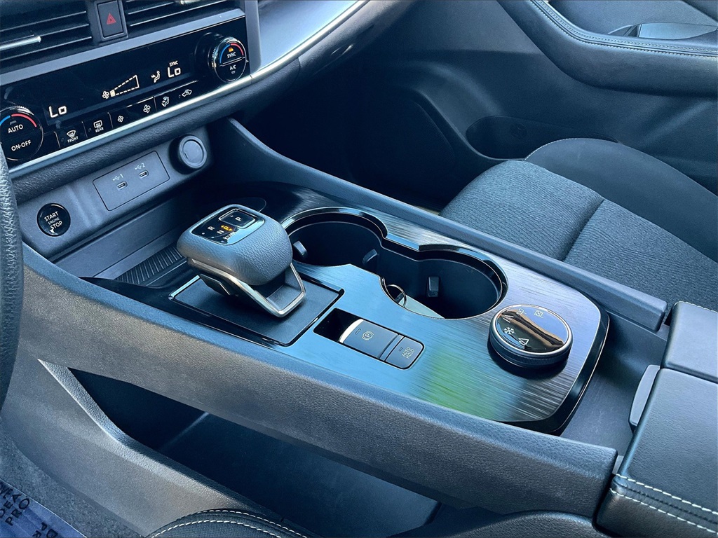 2024 Nissan Rogue SV - Photo 19