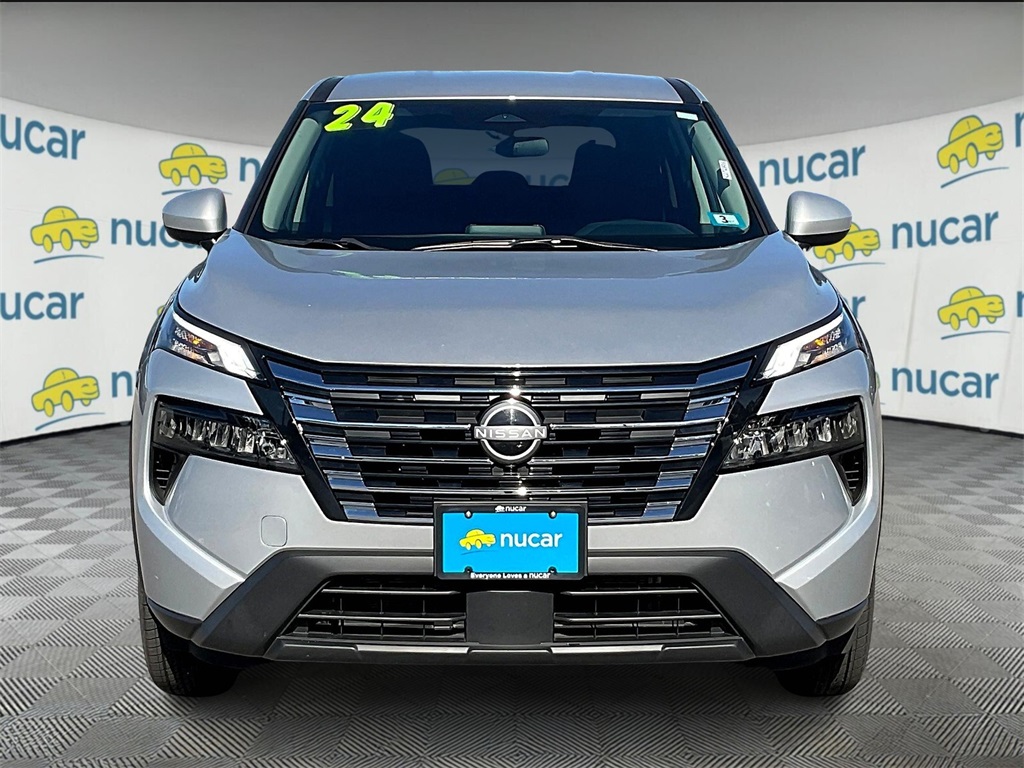 2024 Nissan Rogue SV - Photo 2