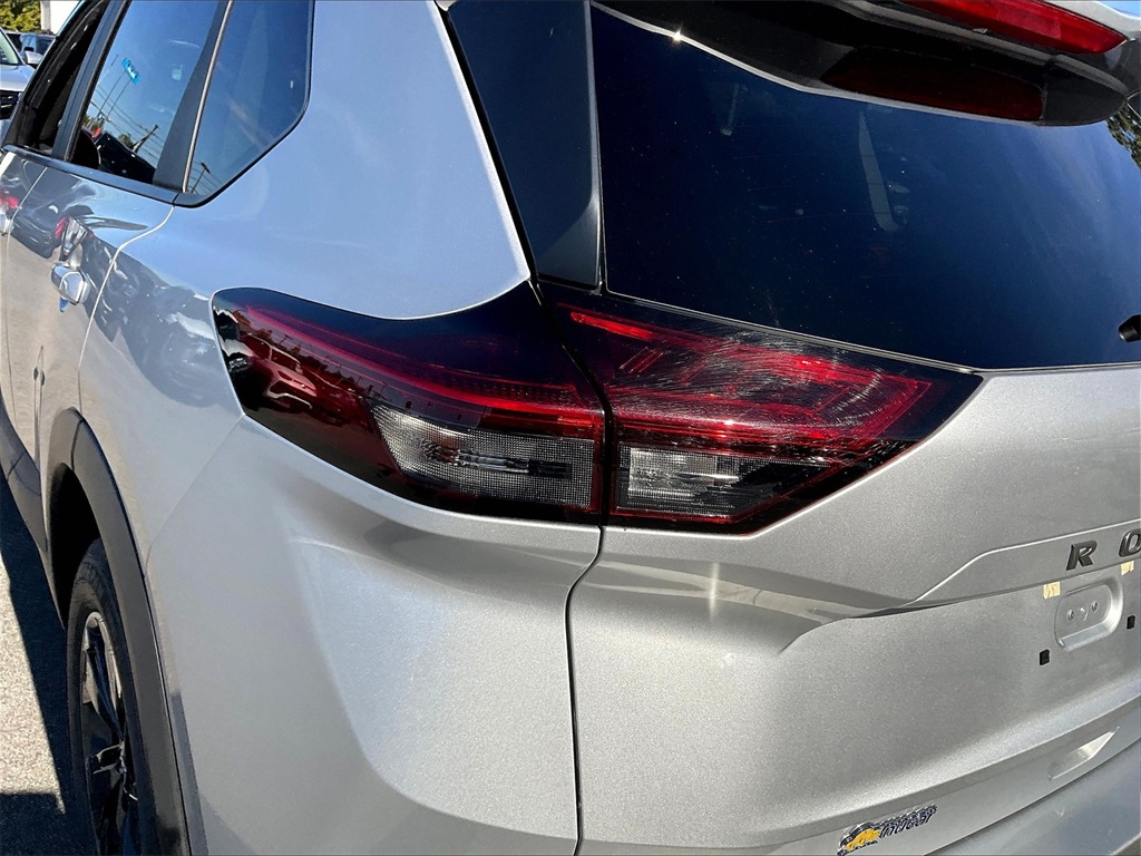 2024 Nissan Rogue SV - Photo 31