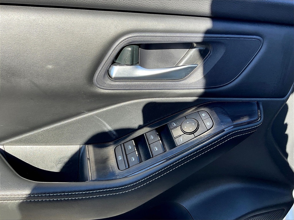 2024 Nissan Rogue SV - Photo 38